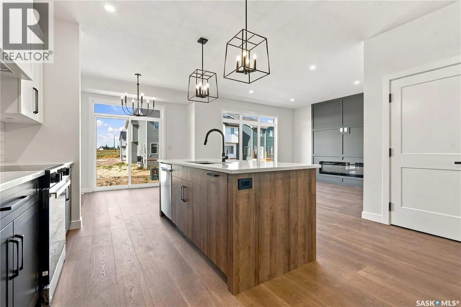 251 Doran WAY