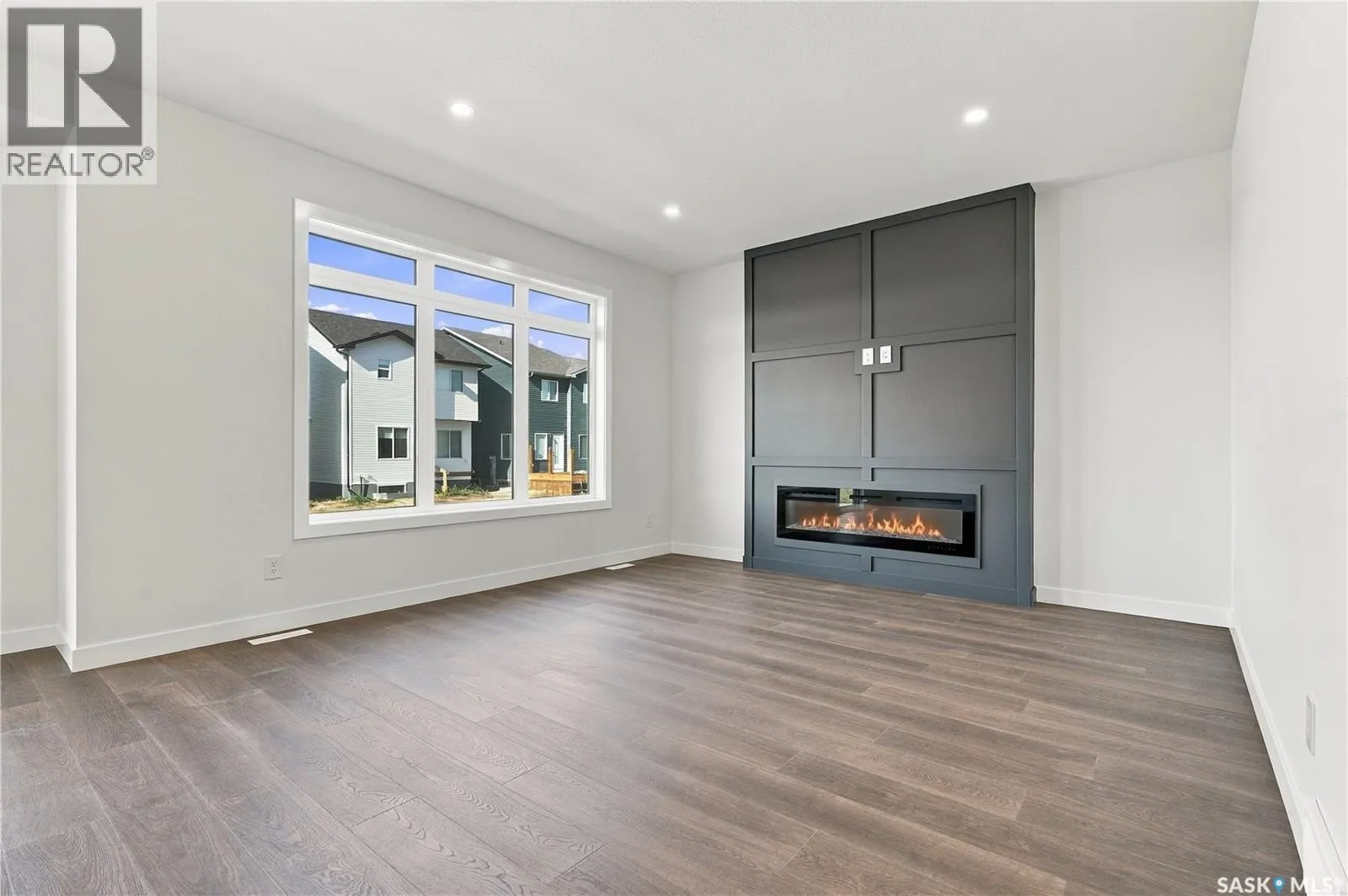 251 Doran WAY