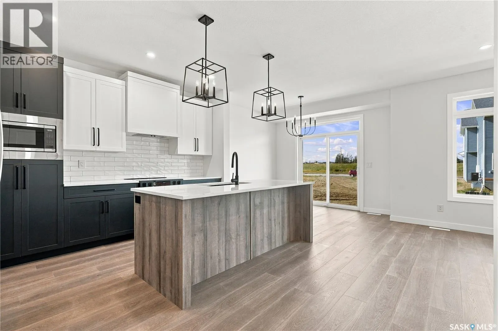 251 Doran WAY