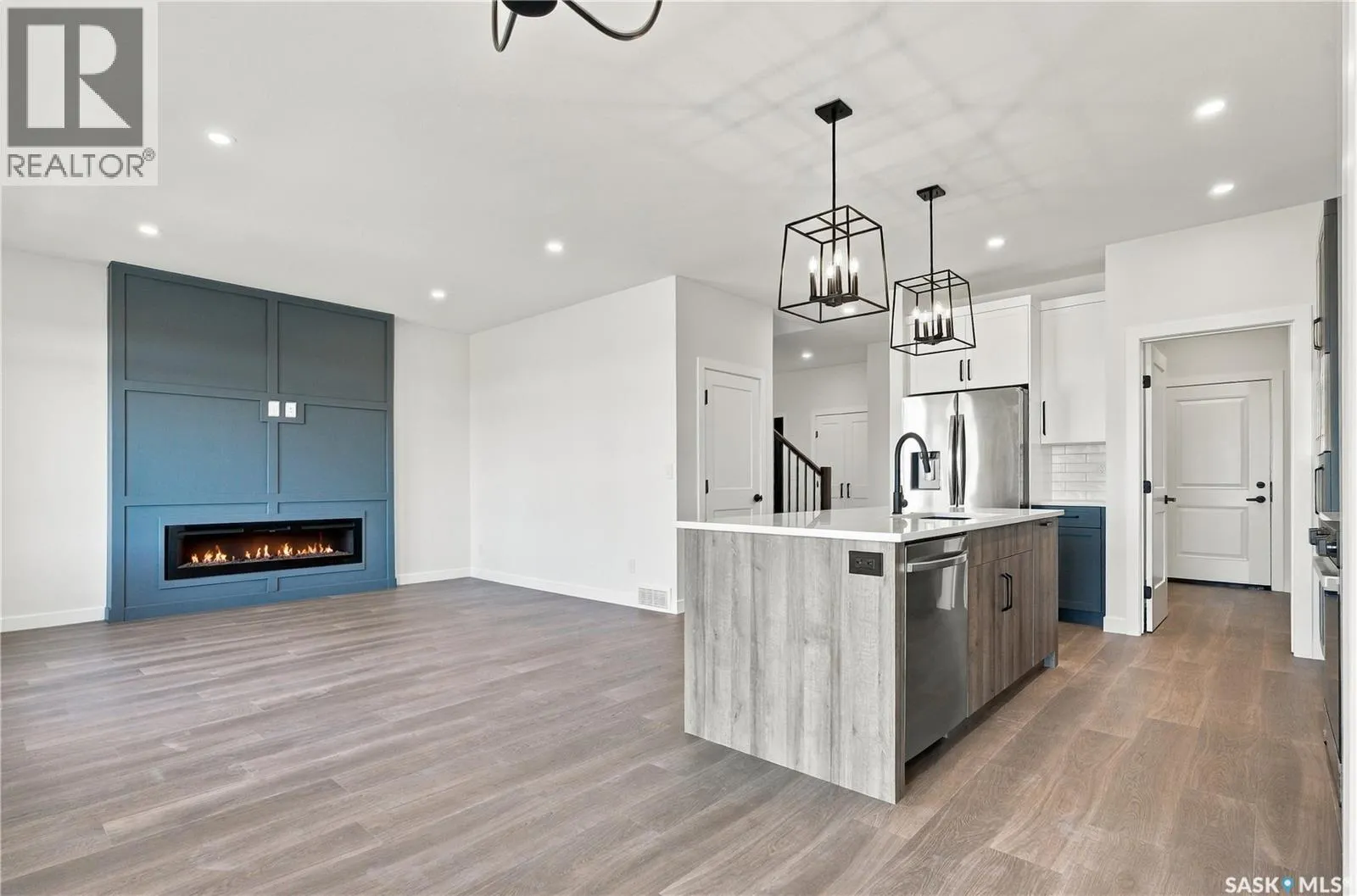 251 Doran WAY