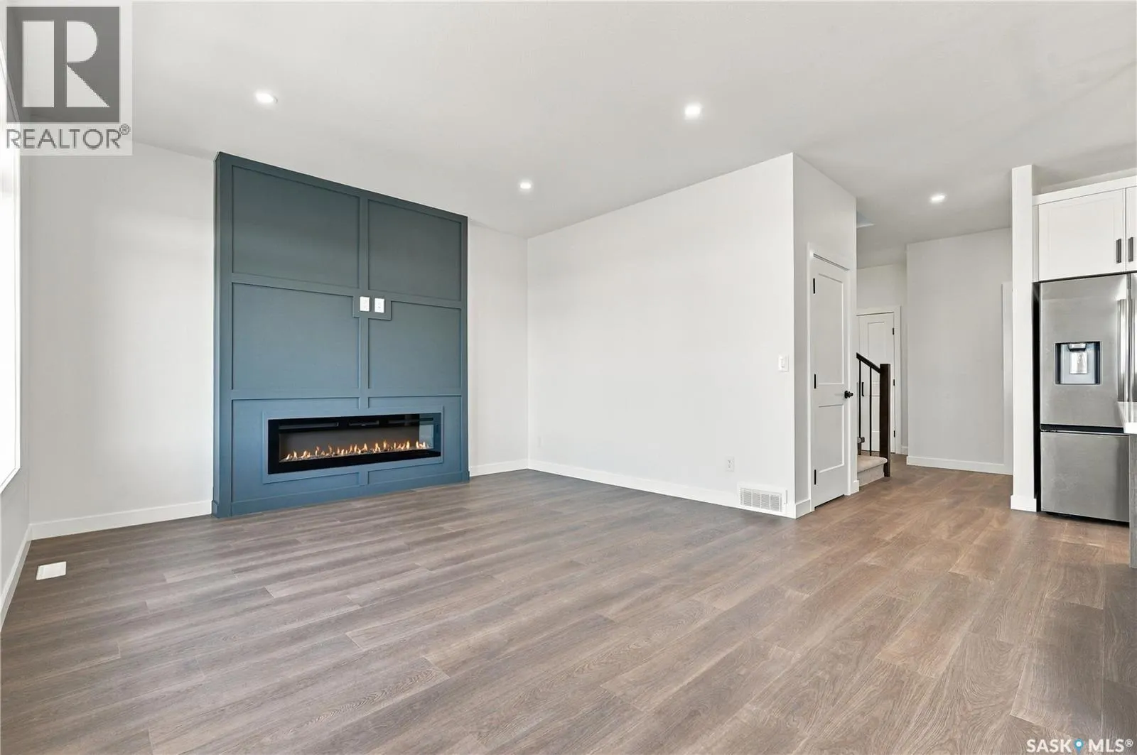 251 Doran WAY