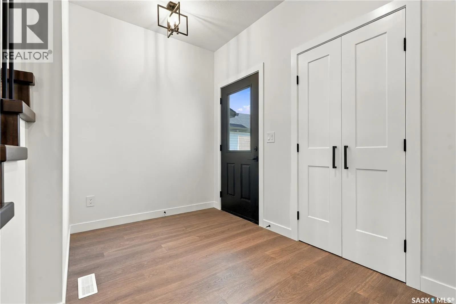 251 Doran WAY