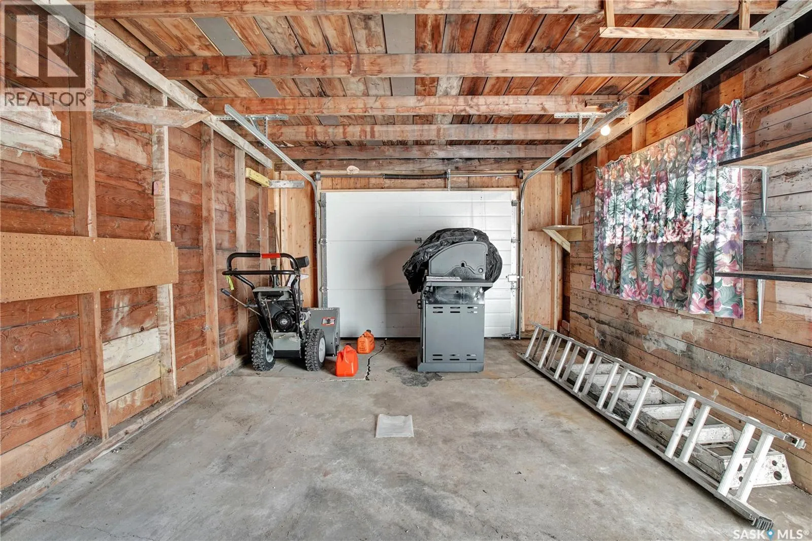 1209 Broadway AVENUE