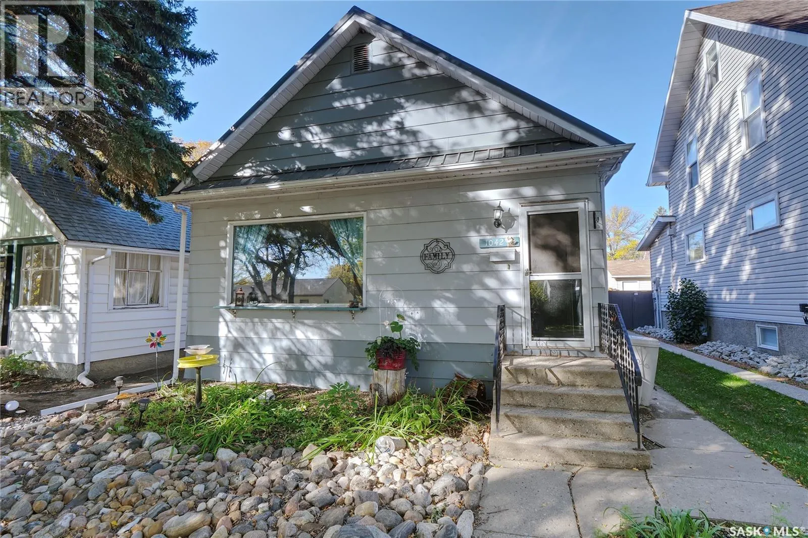 1042 Algoma AVENUE