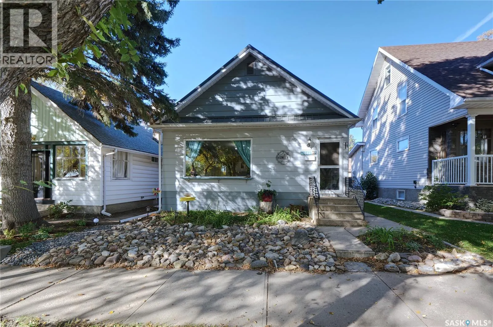 1042 Algoma AVENUE