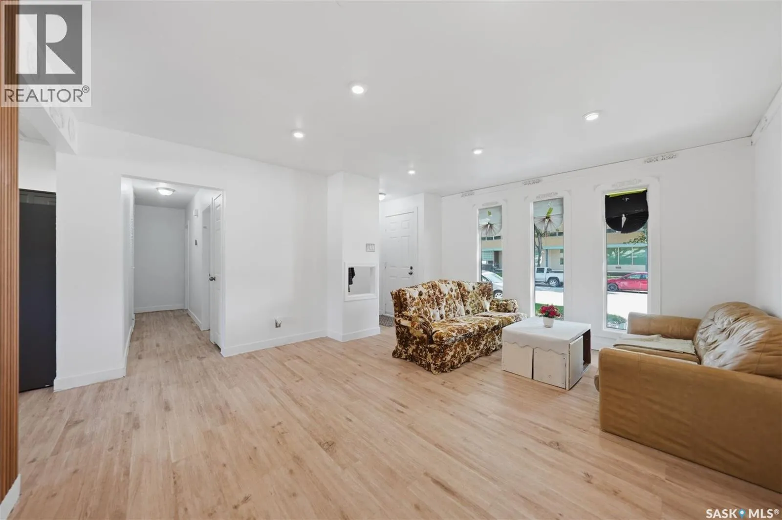 405 W AVENUE N
