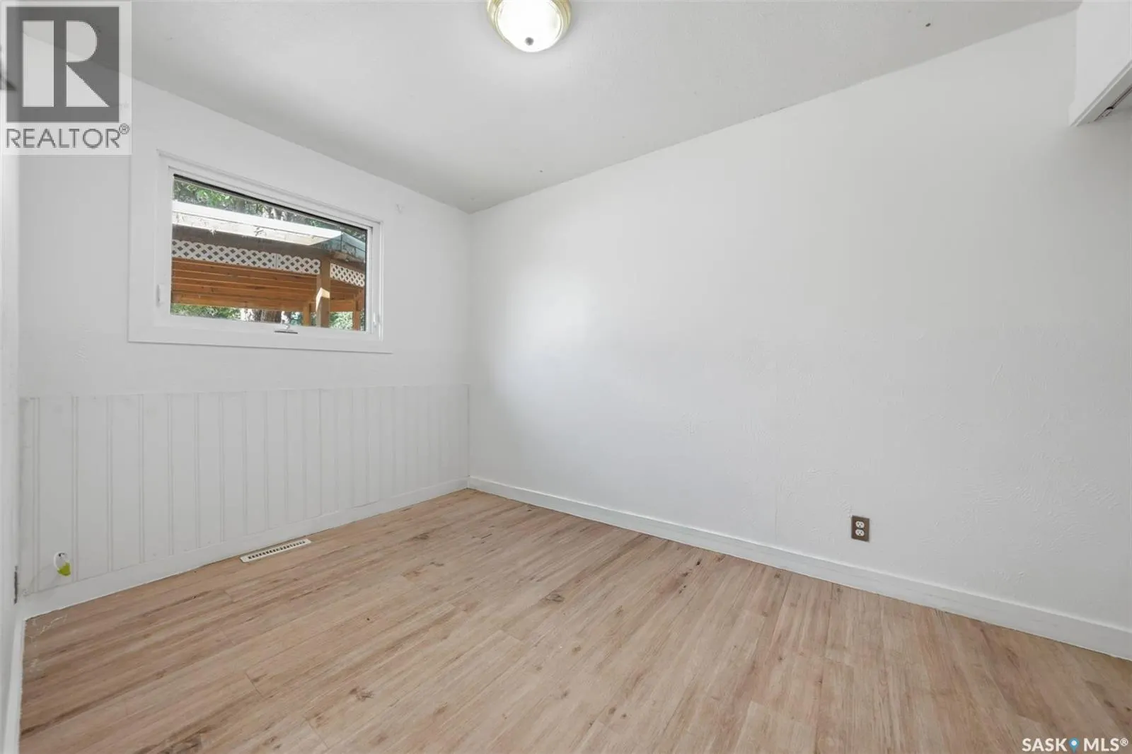 405 W AVENUE N