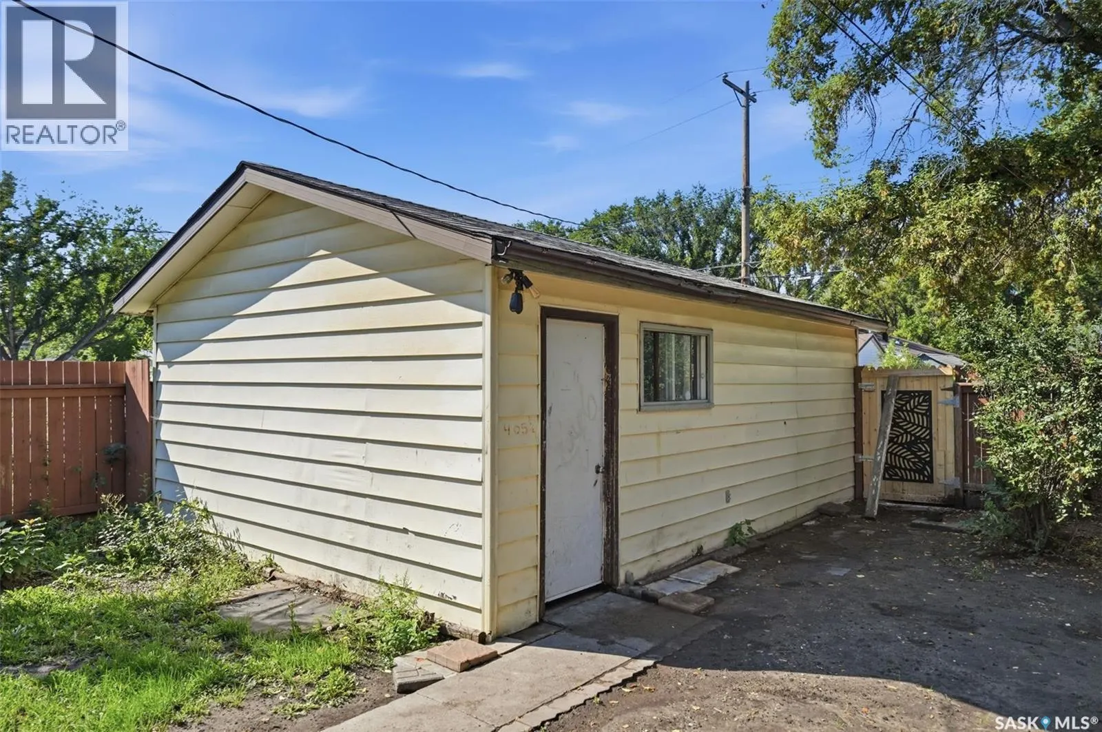 405 W AVENUE N