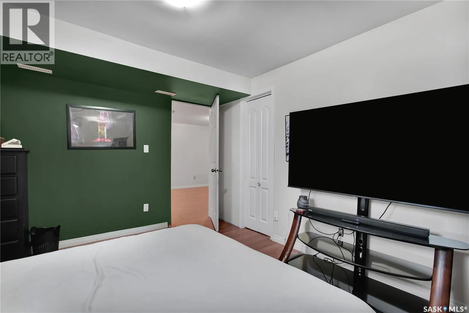 1104 4th STREET E