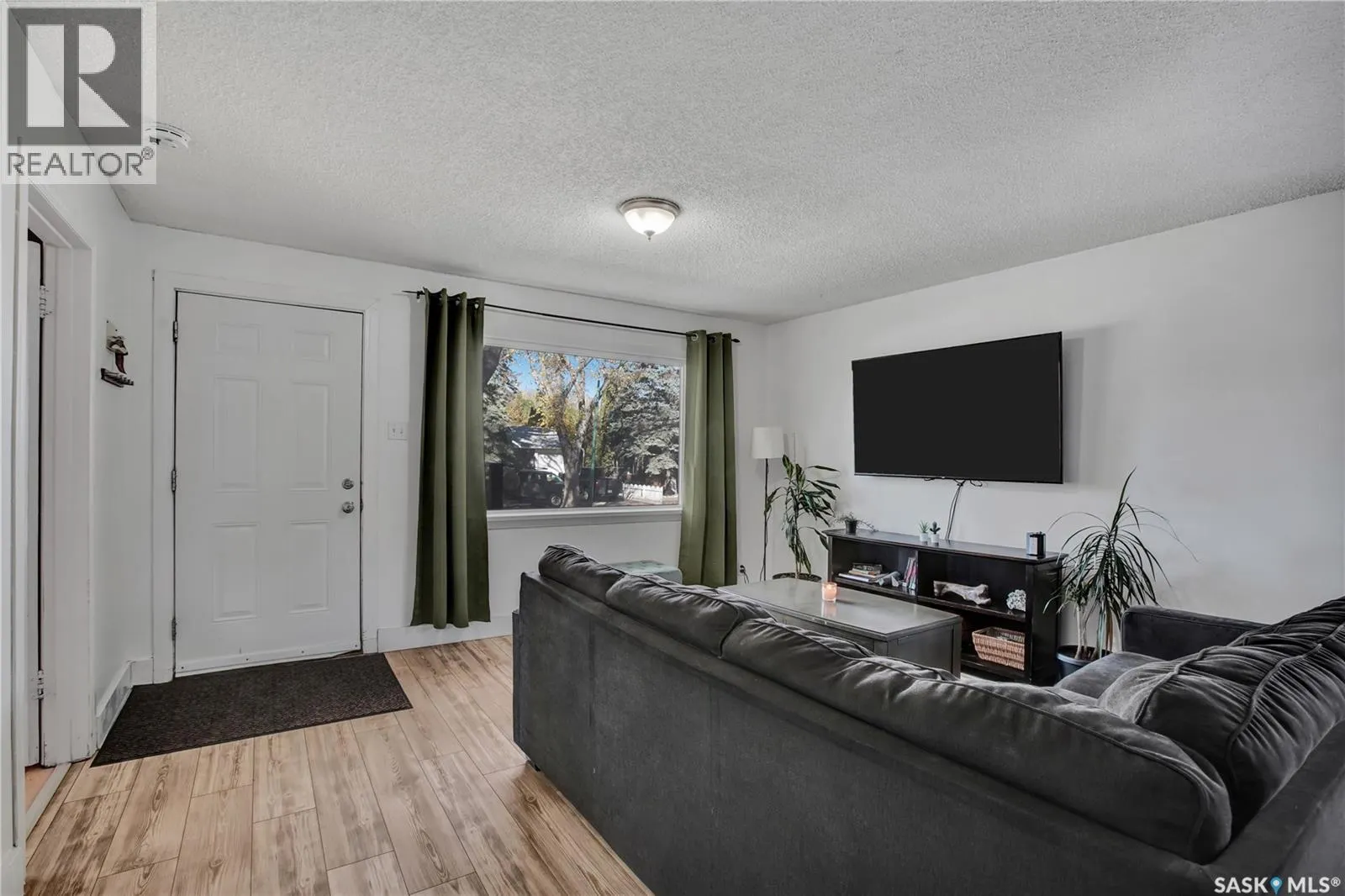1104 4th STREET E