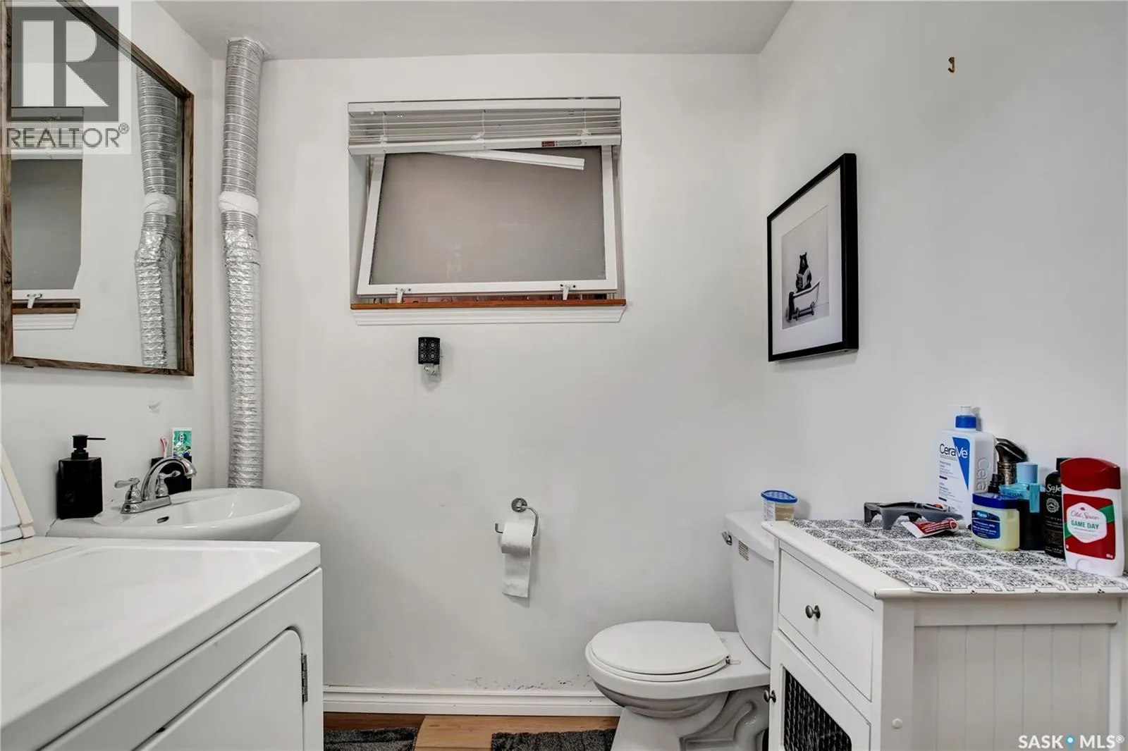 1104 4th STREET E