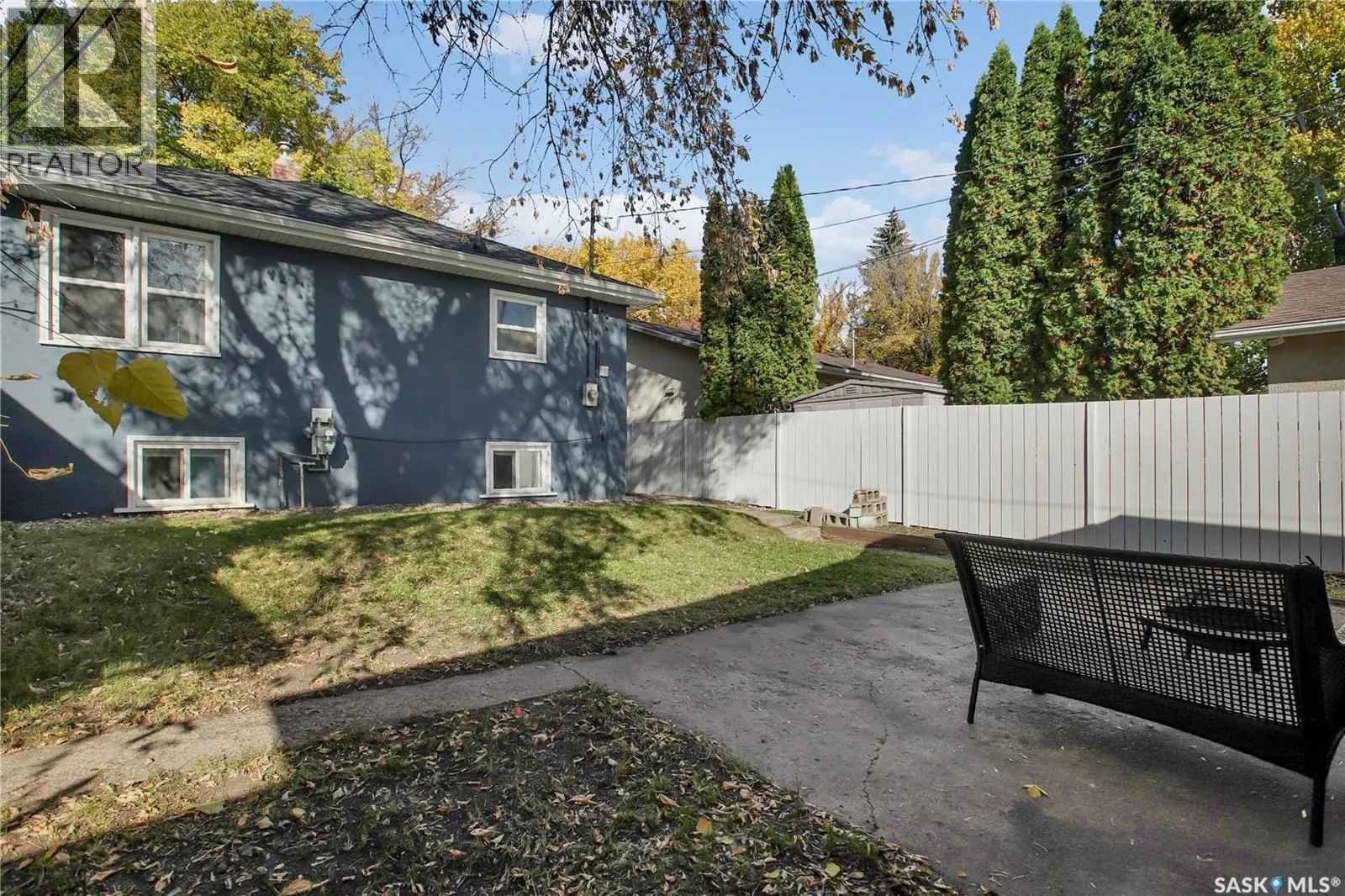 1104 4th STREET E