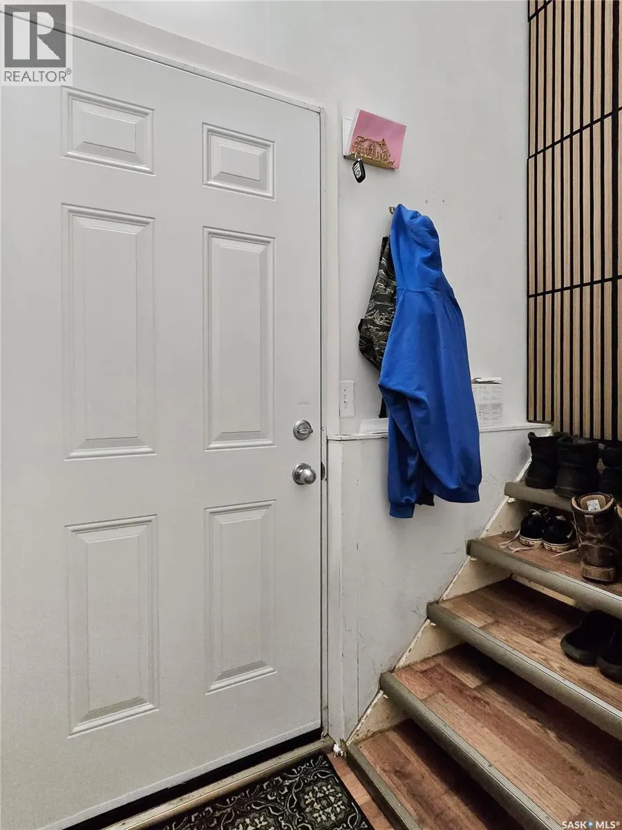 1104 4th STREET E