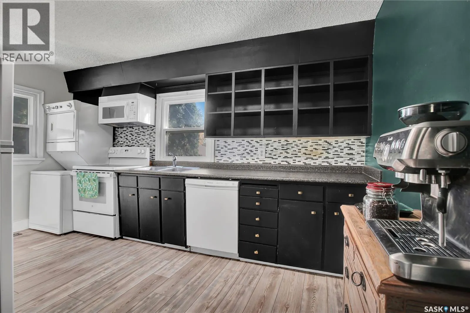 1104 4th STREET E