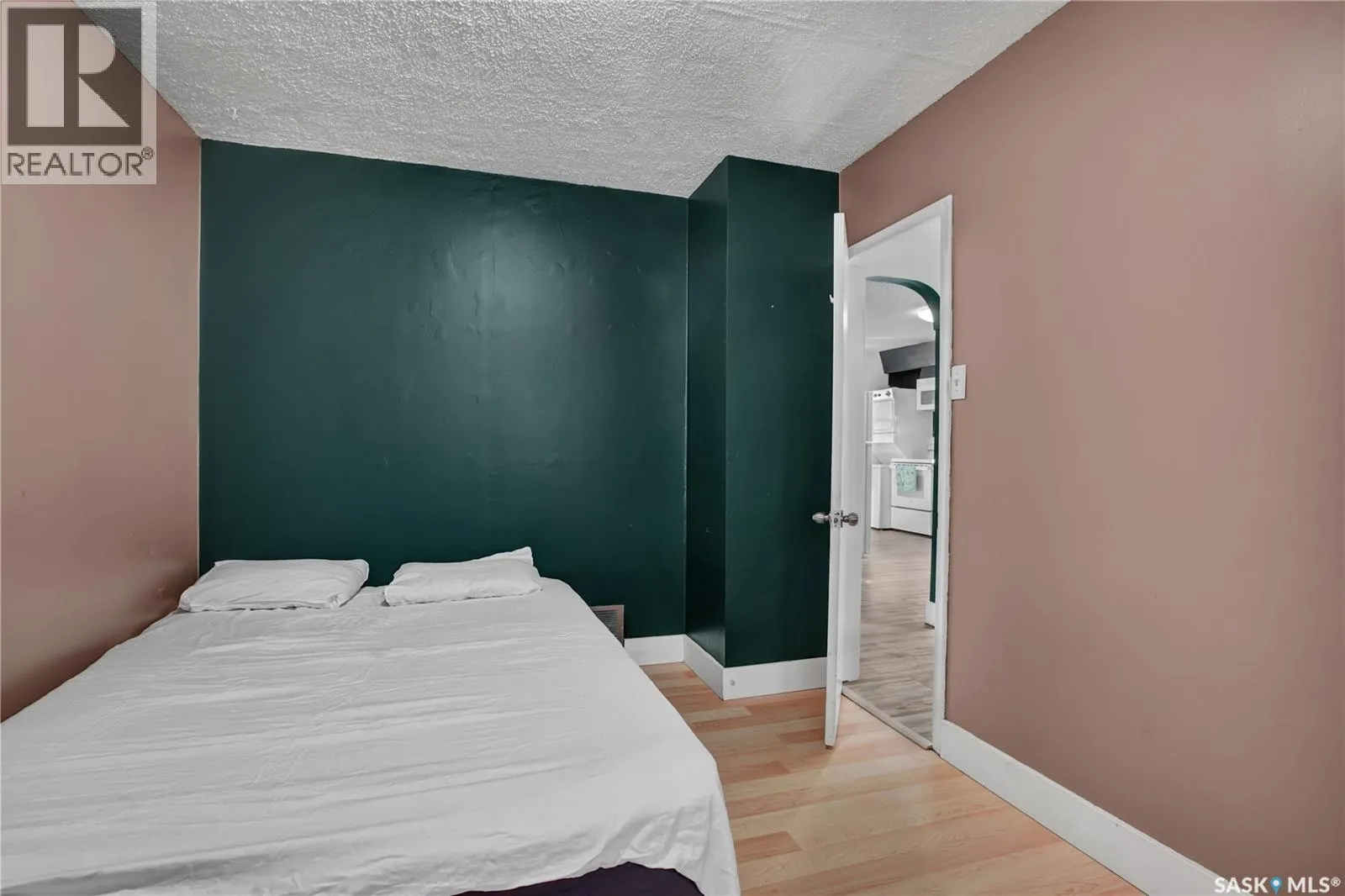 1104 4th STREET E