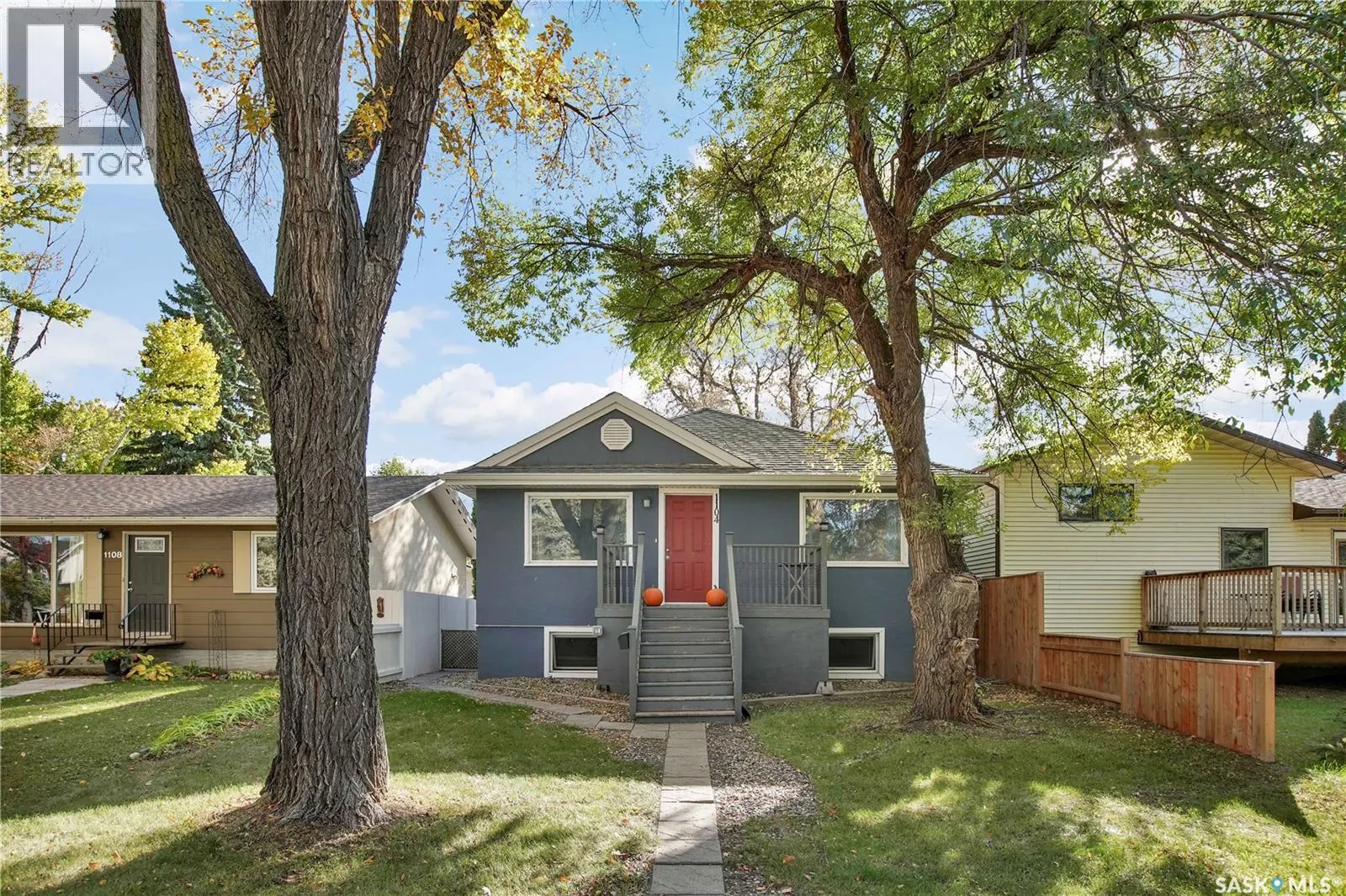 1104 4th STREET E