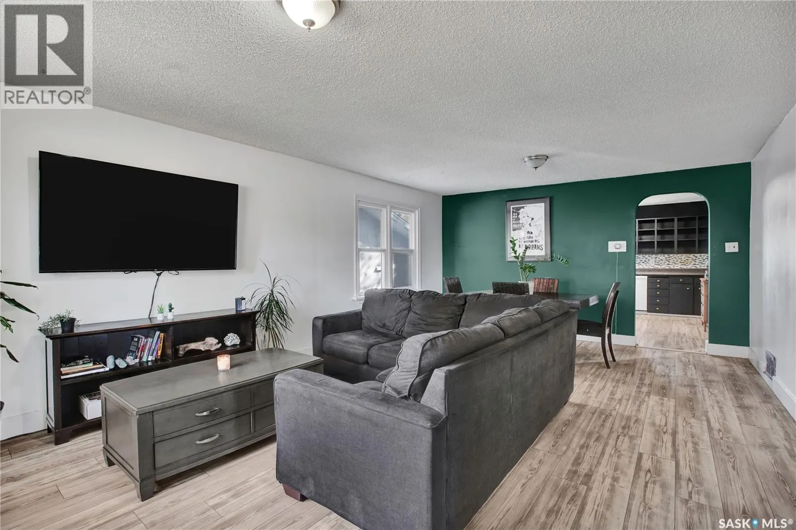 1104 4th STREET E