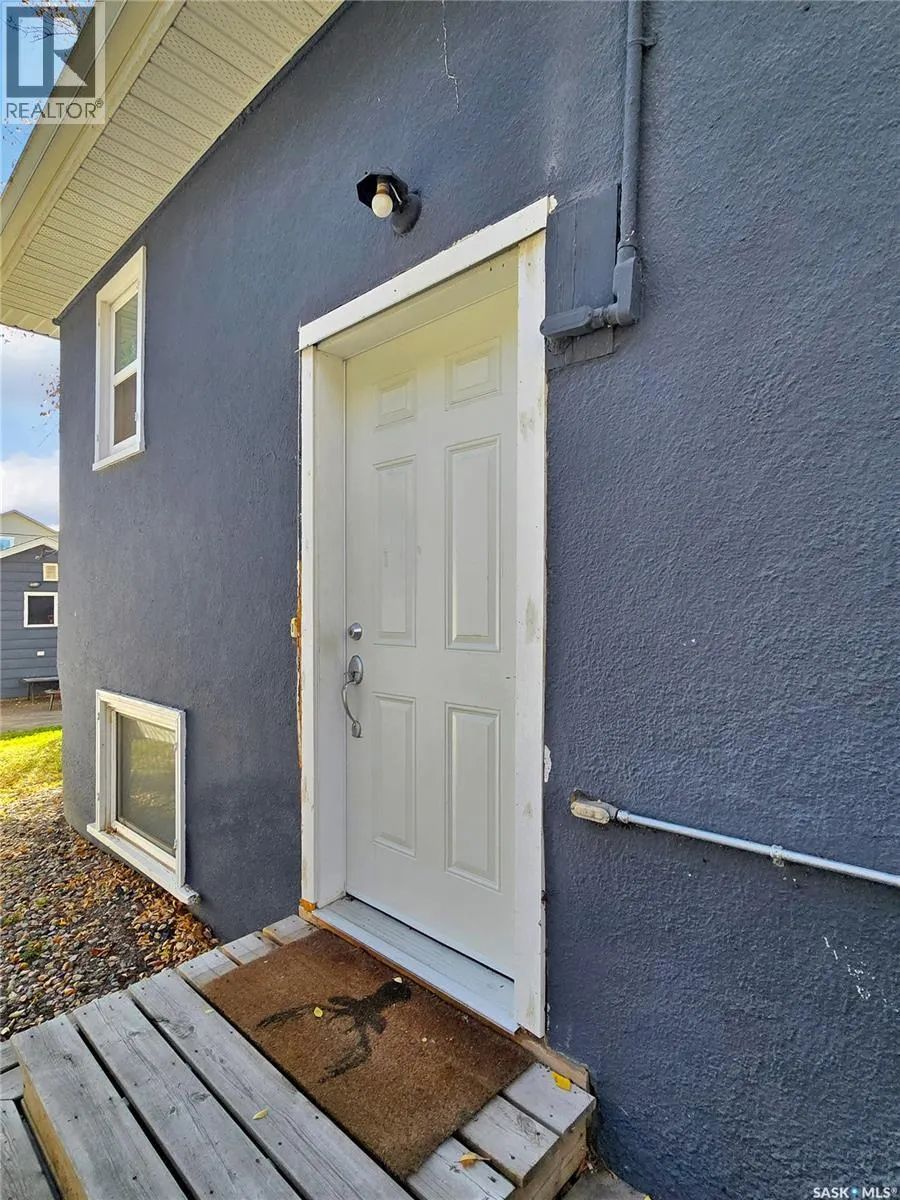 1104 4th STREET E