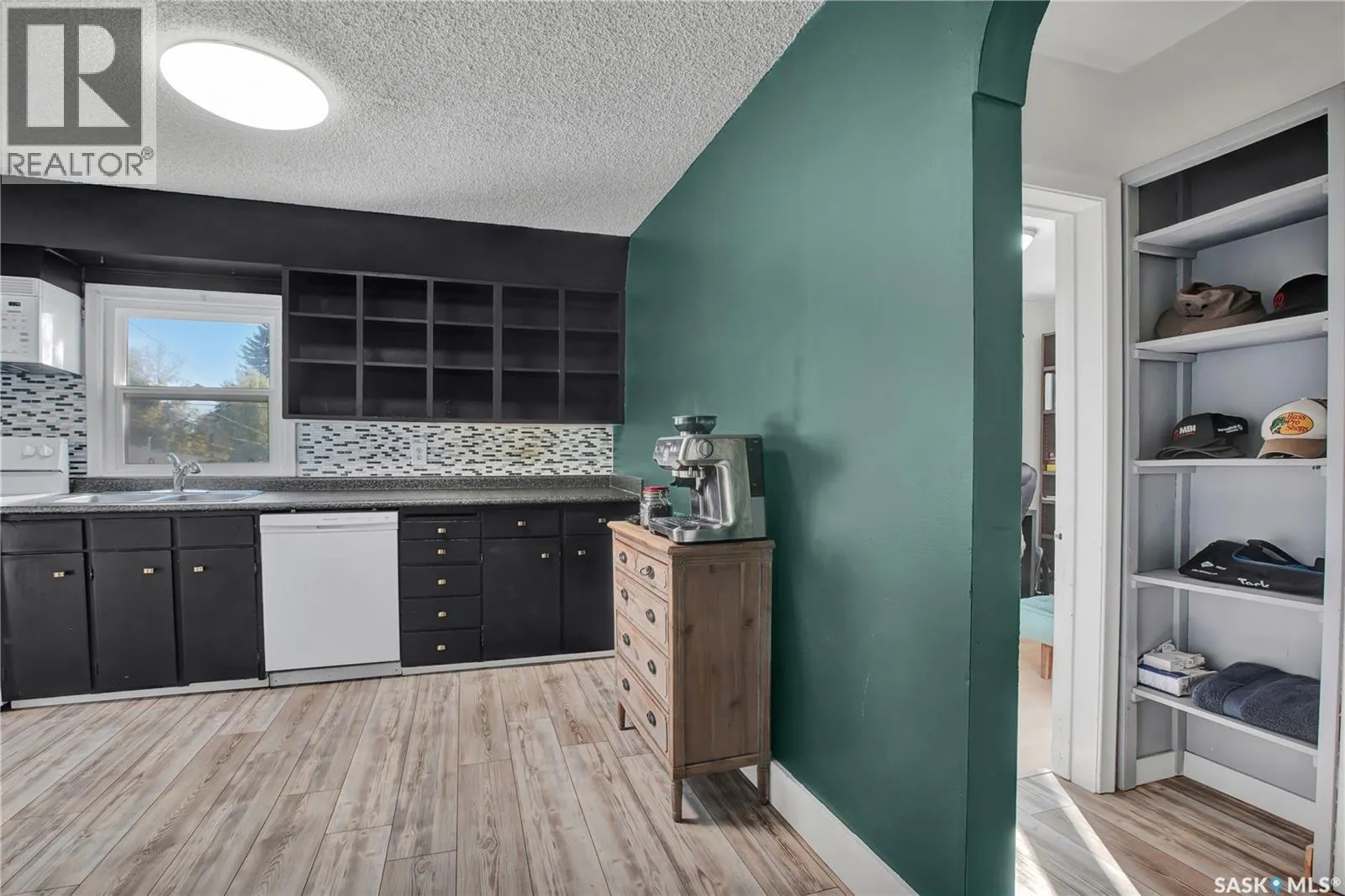 1104 4th STREET E