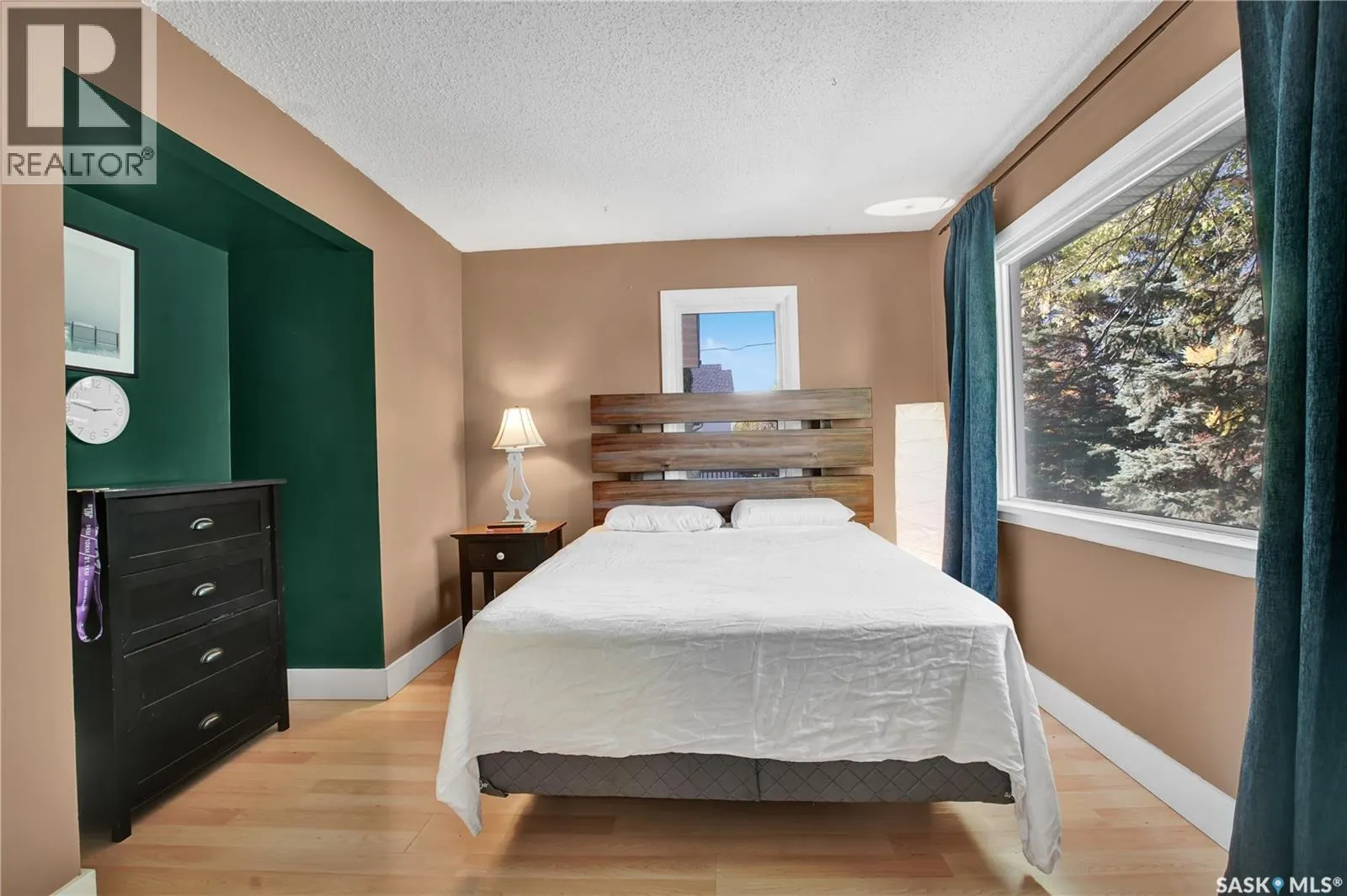 1104 4th STREET E
