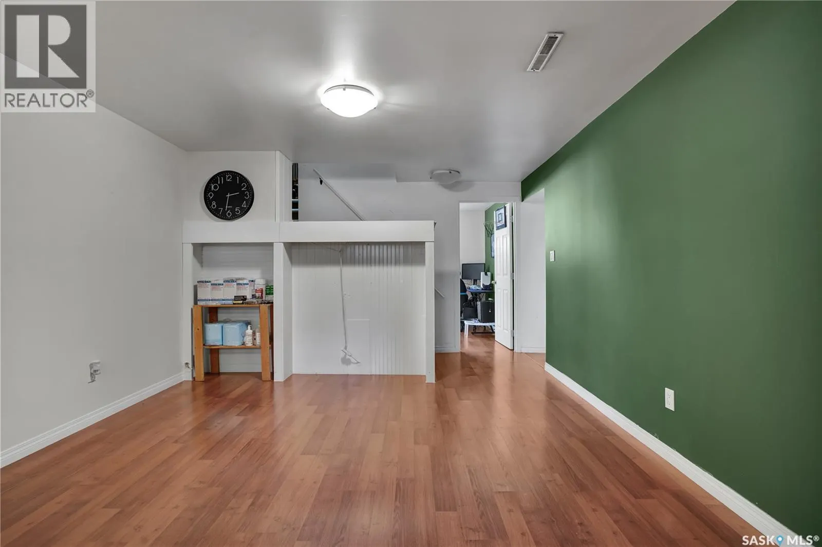 1104 4th STREET E
