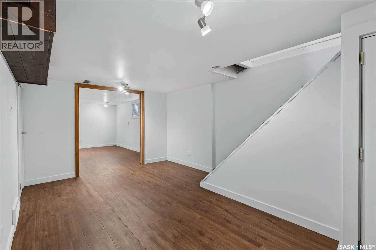 347 8th STREET E