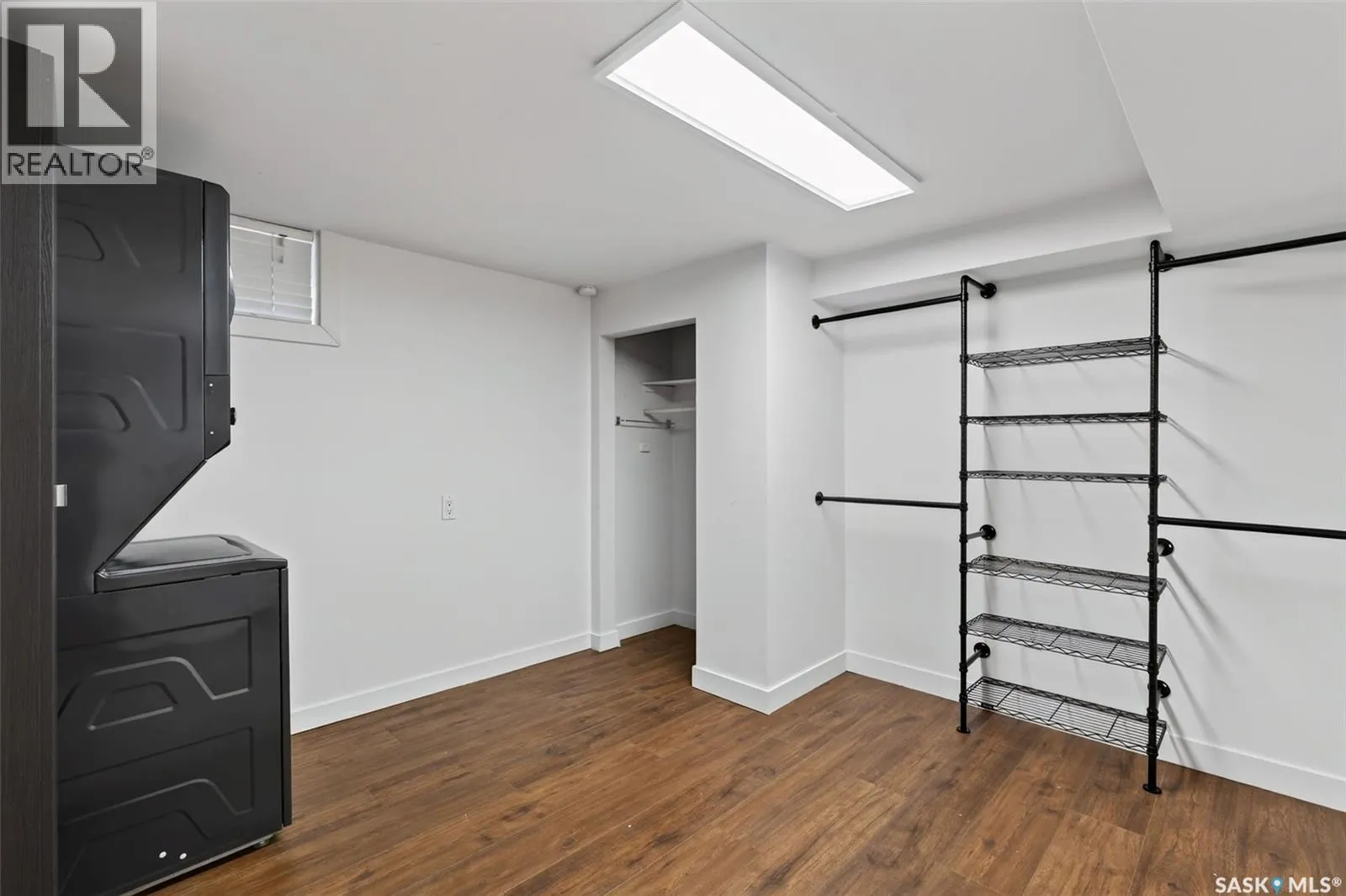 347 8th STREET E