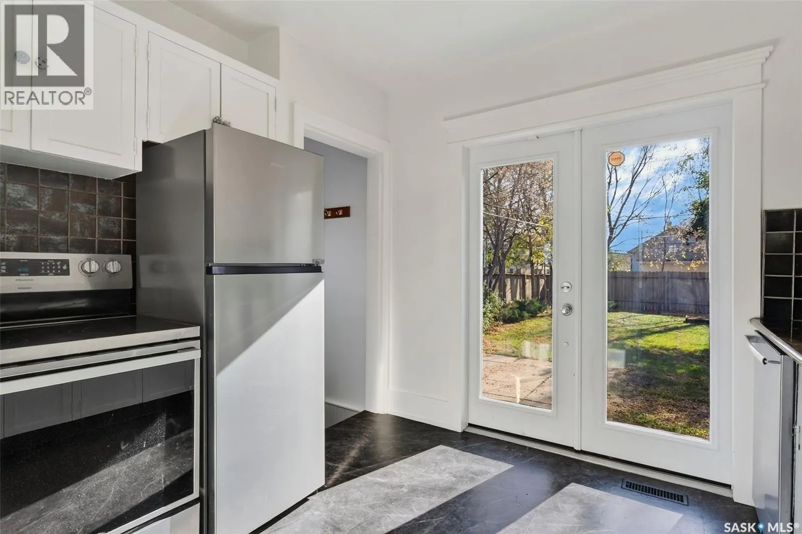 347 8th STREET E