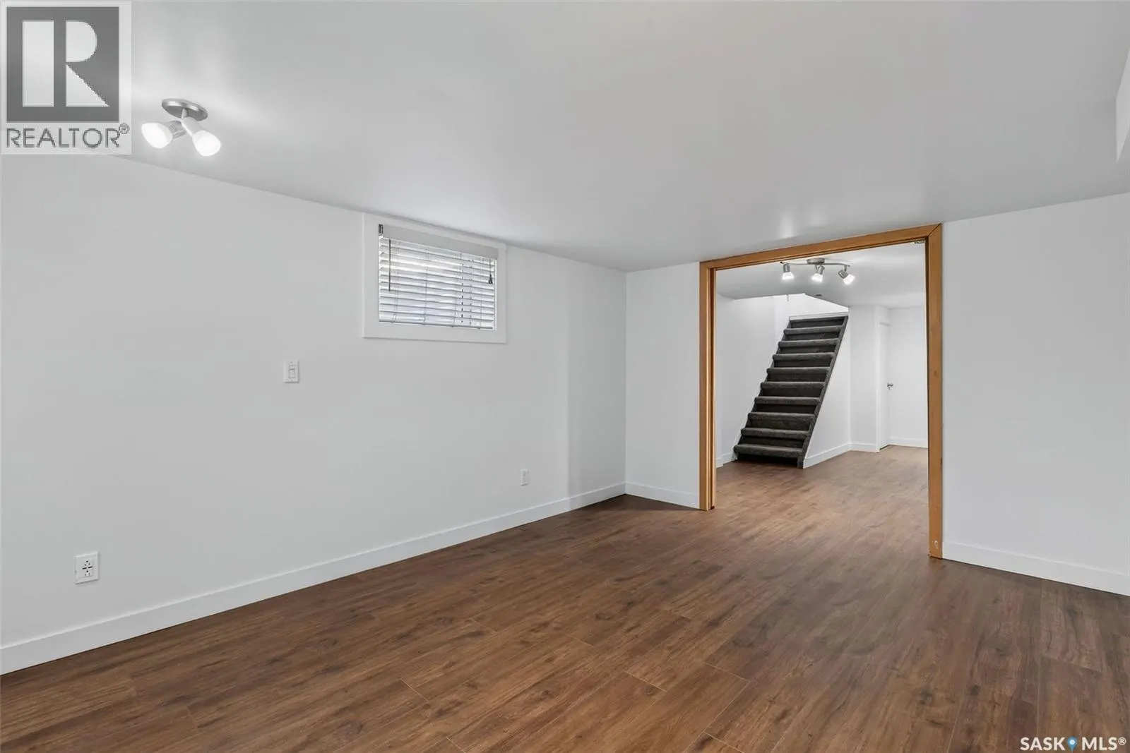 347 8th STREET E