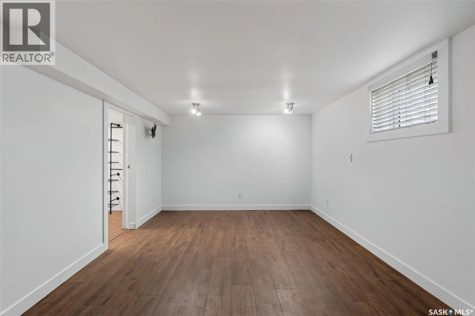 347 8th STREET E