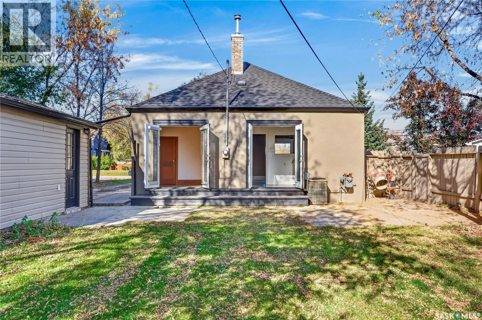 347 8th STREET E