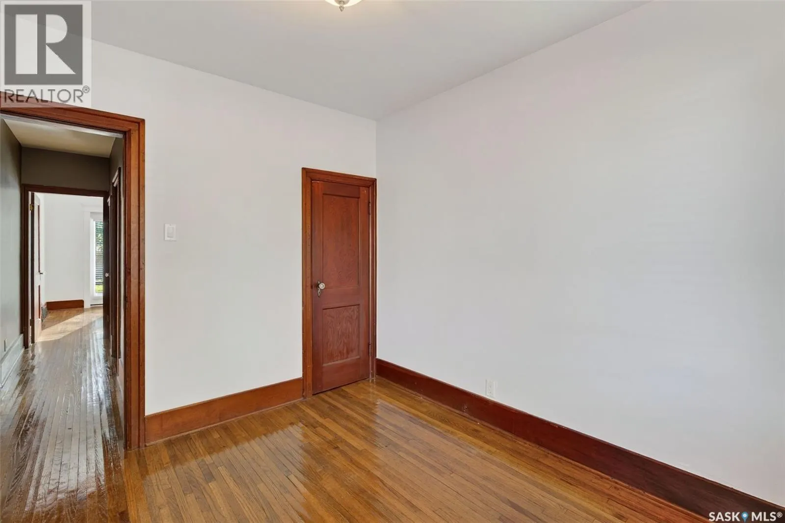 347 8th STREET E