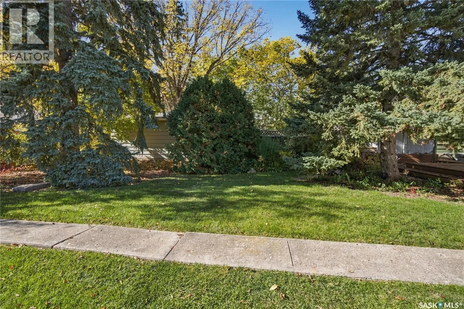 2727 Assiniboine AVENUE