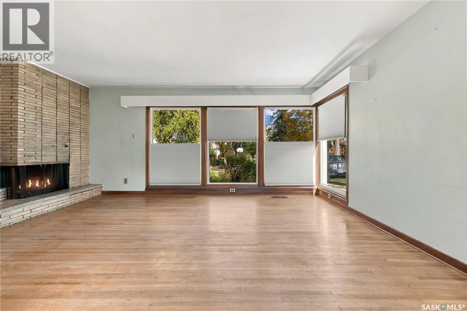 2727 Assiniboine AVENUE