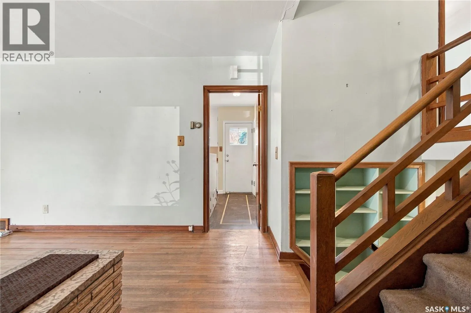 2727 Assiniboine AVENUE