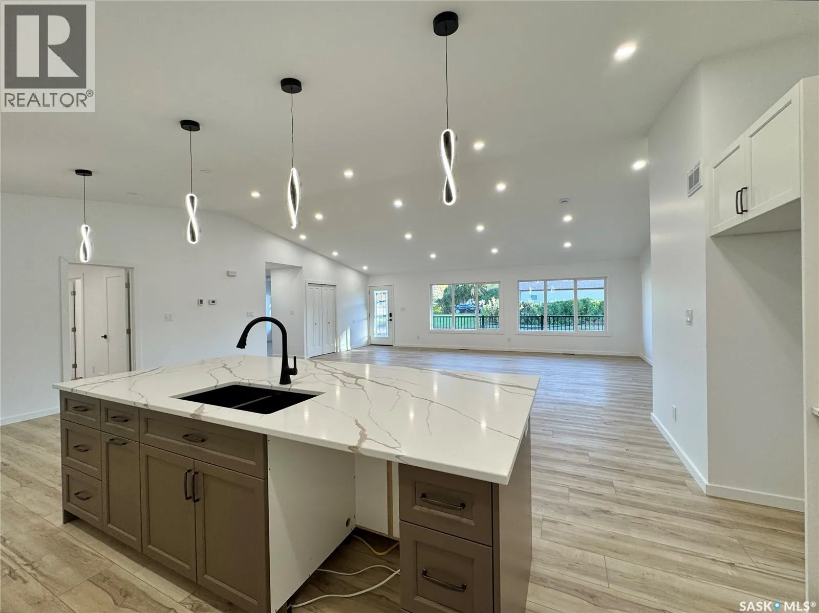 43 Franklin AVENUE