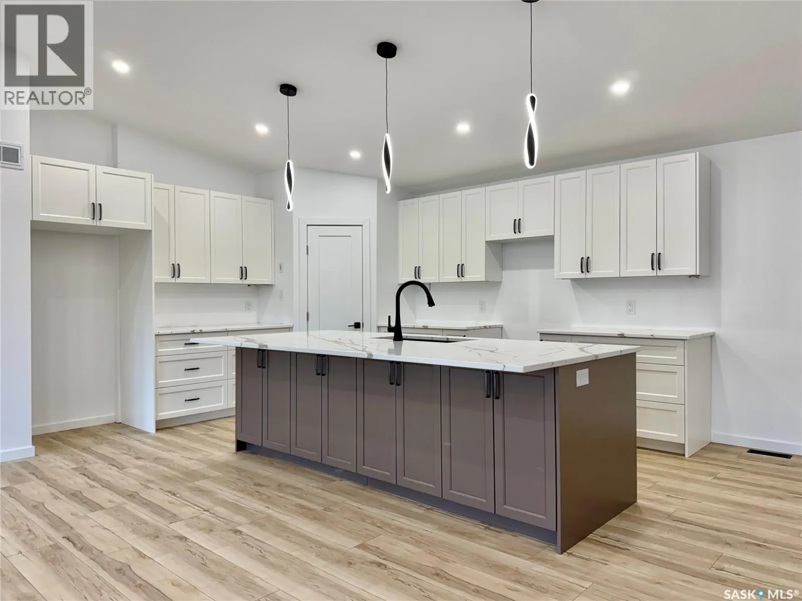 43 Franklin AVENUE