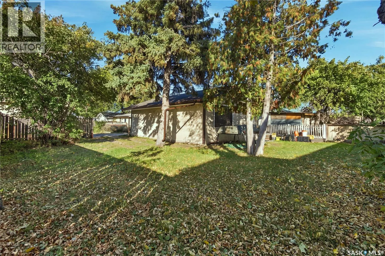 328 College AVENUE E