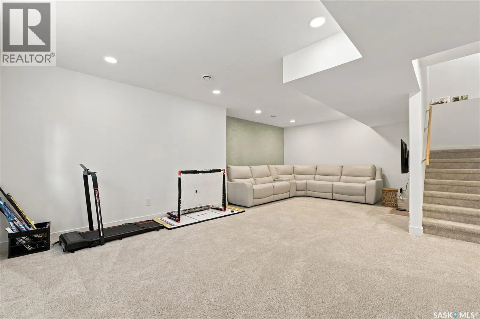 707 Underhill LANE