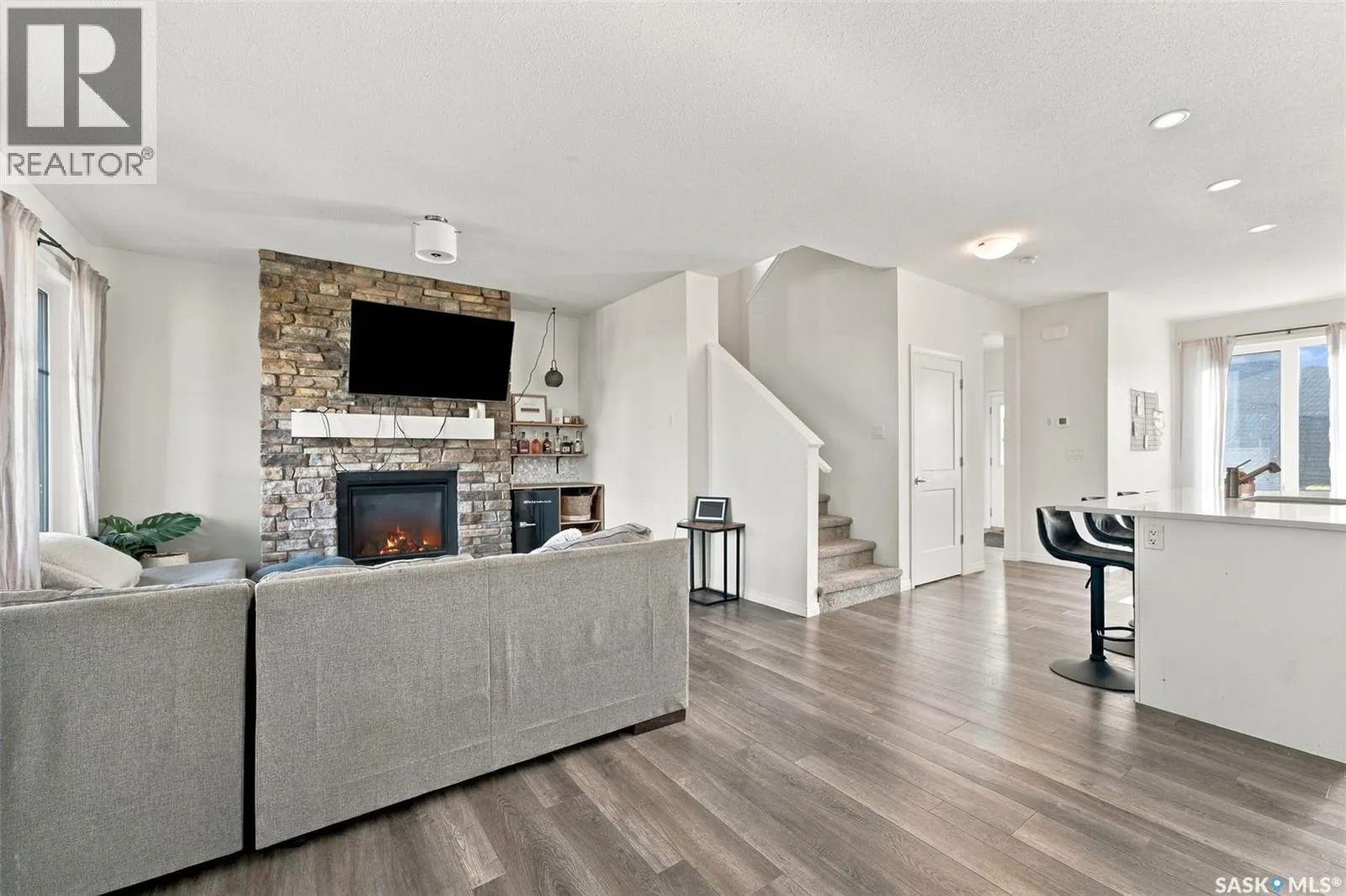 707 Underhill LANE