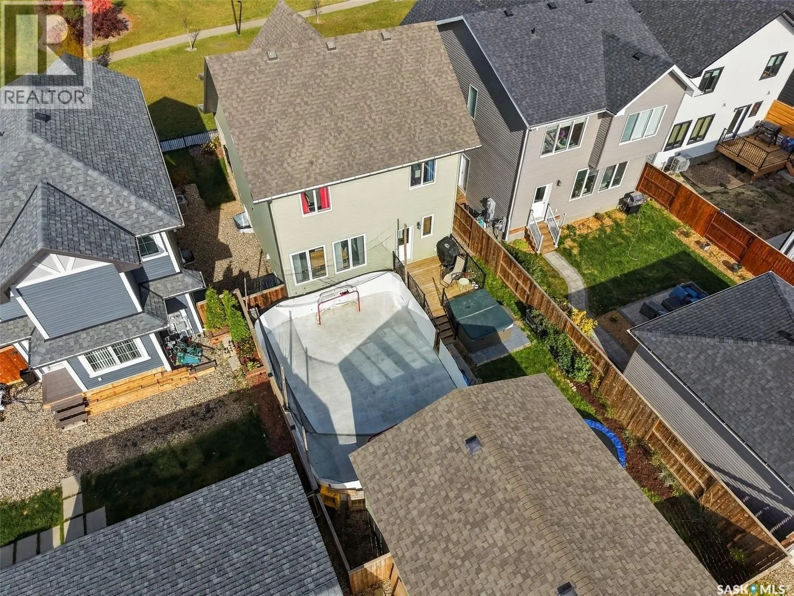 707 Underhill LANE