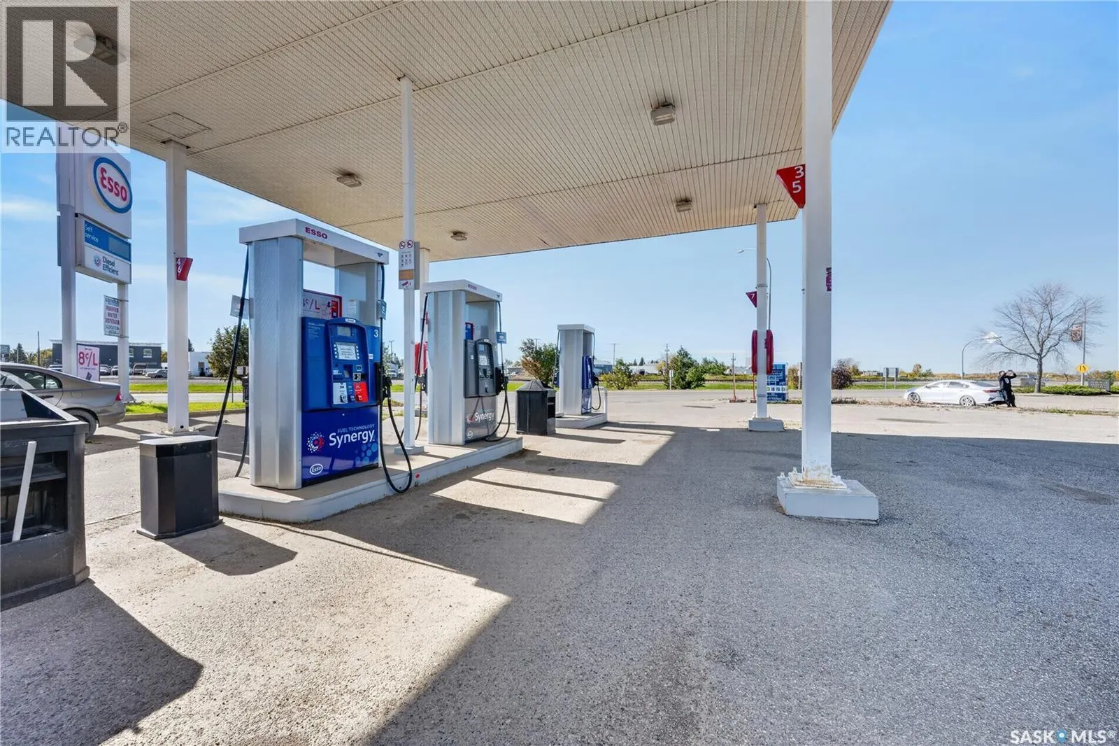 300 SASKATCHEWAN DRIVE W