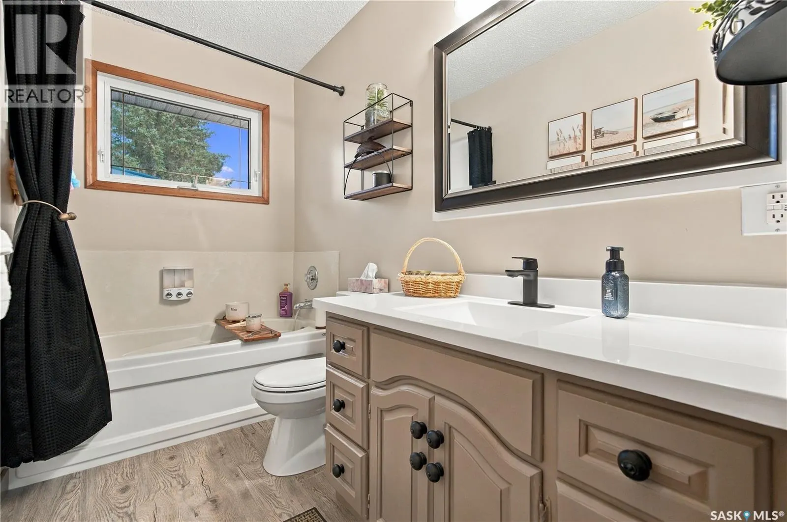 1311 Queen CRESCENT