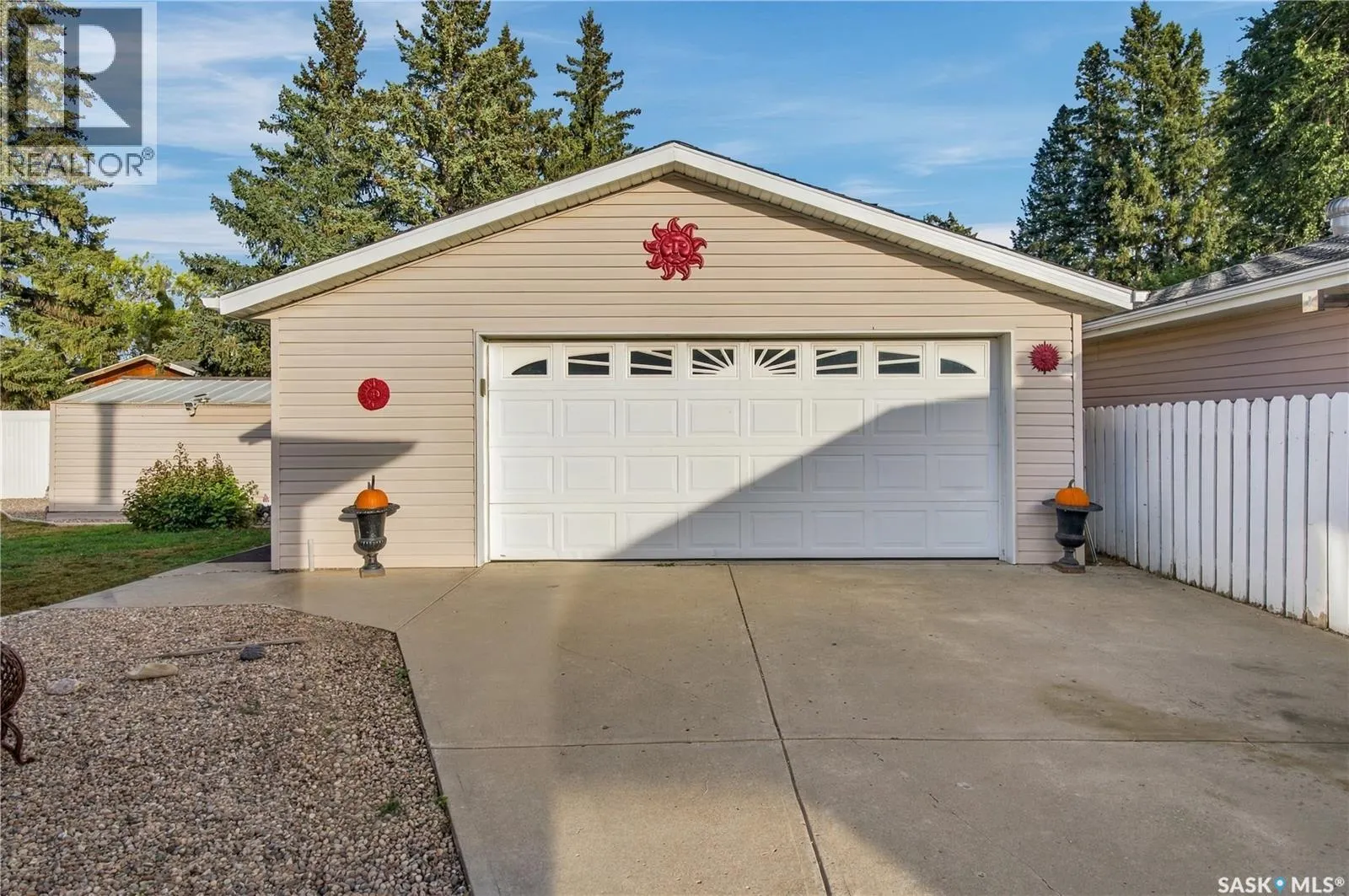 1311 Queen CRESCENT