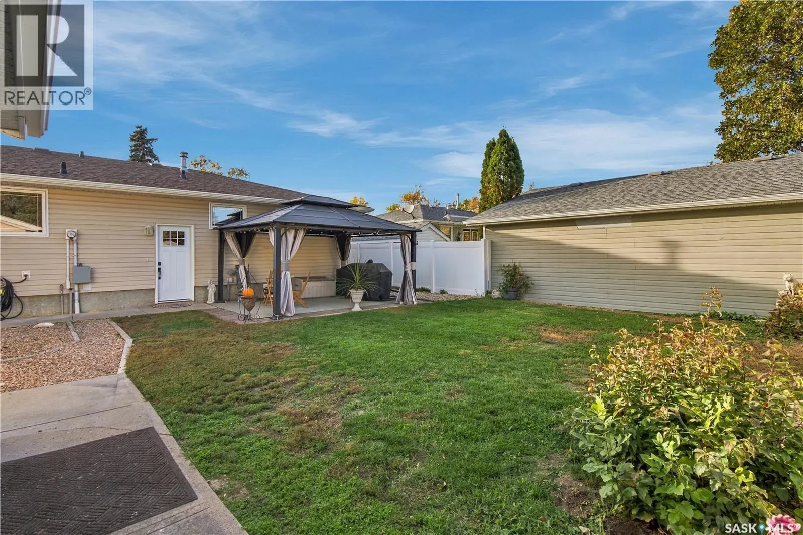 1311 Queen CRESCENT
