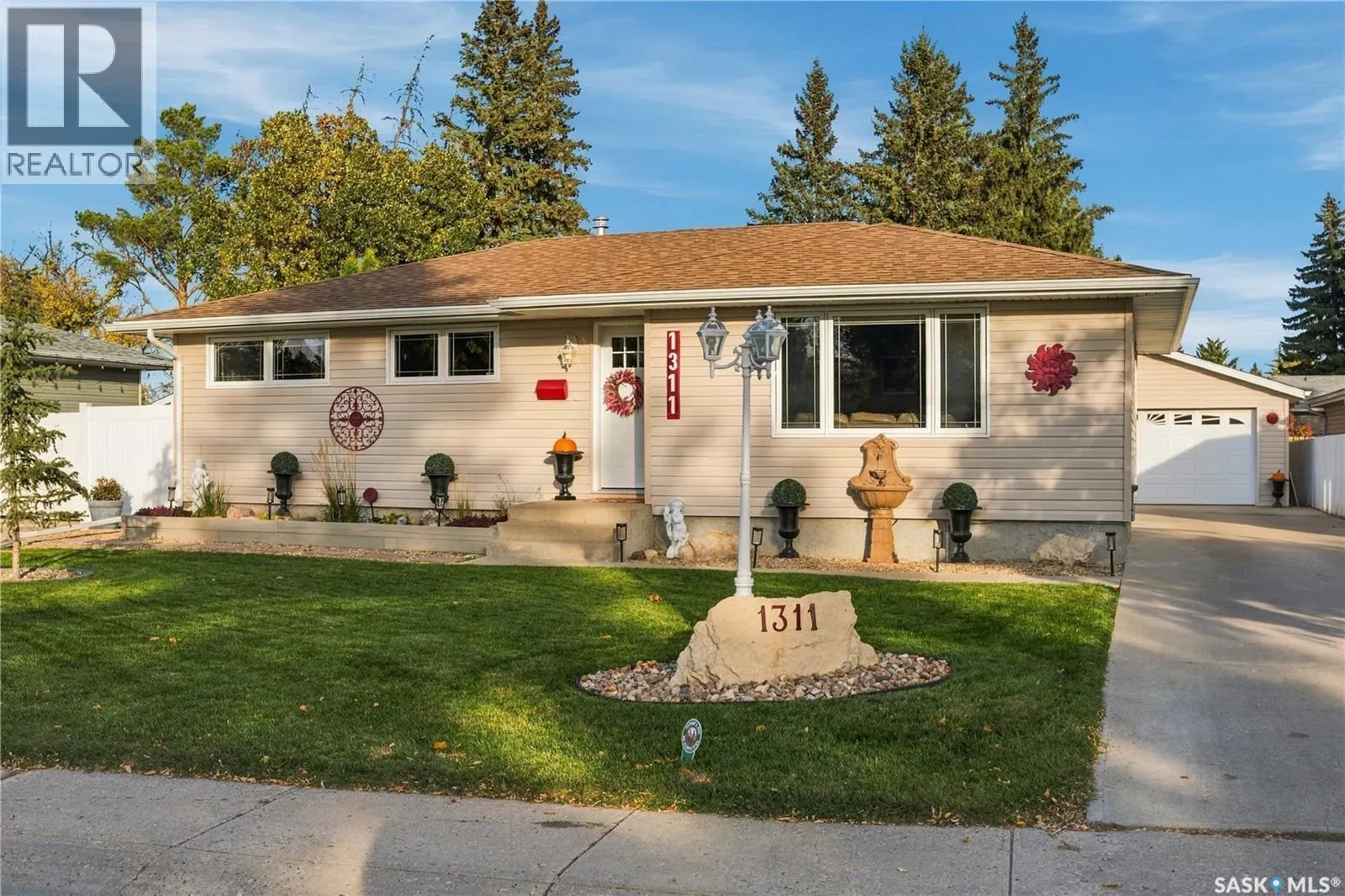 1311 Queen CRESCENT