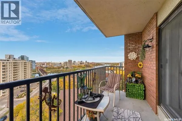 For sale near the University of Saskatchewan: 1005 717 Victoria AVENUE, Nutana, Saskatoon