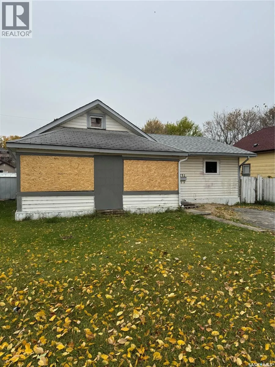 751 17th STREET W