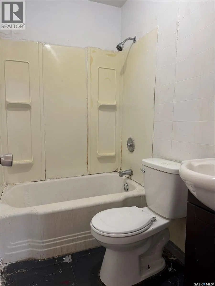 751 17th STREET W