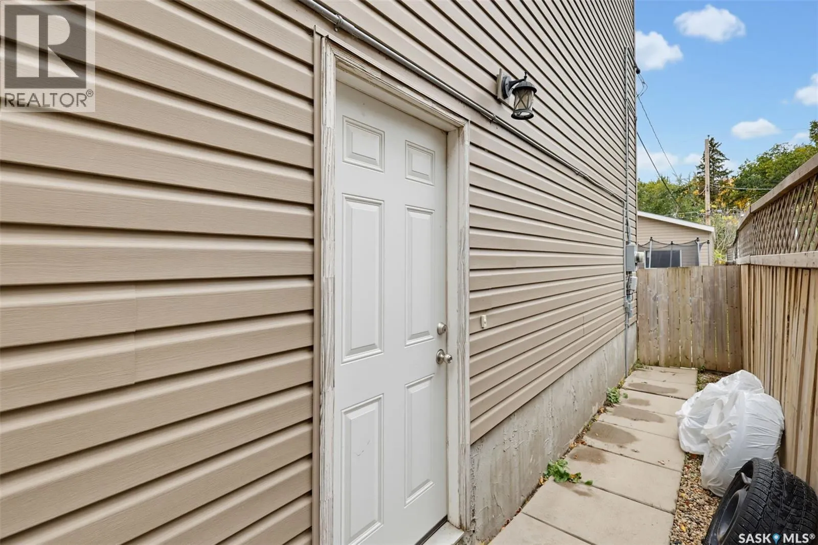 413 X AVENUE S